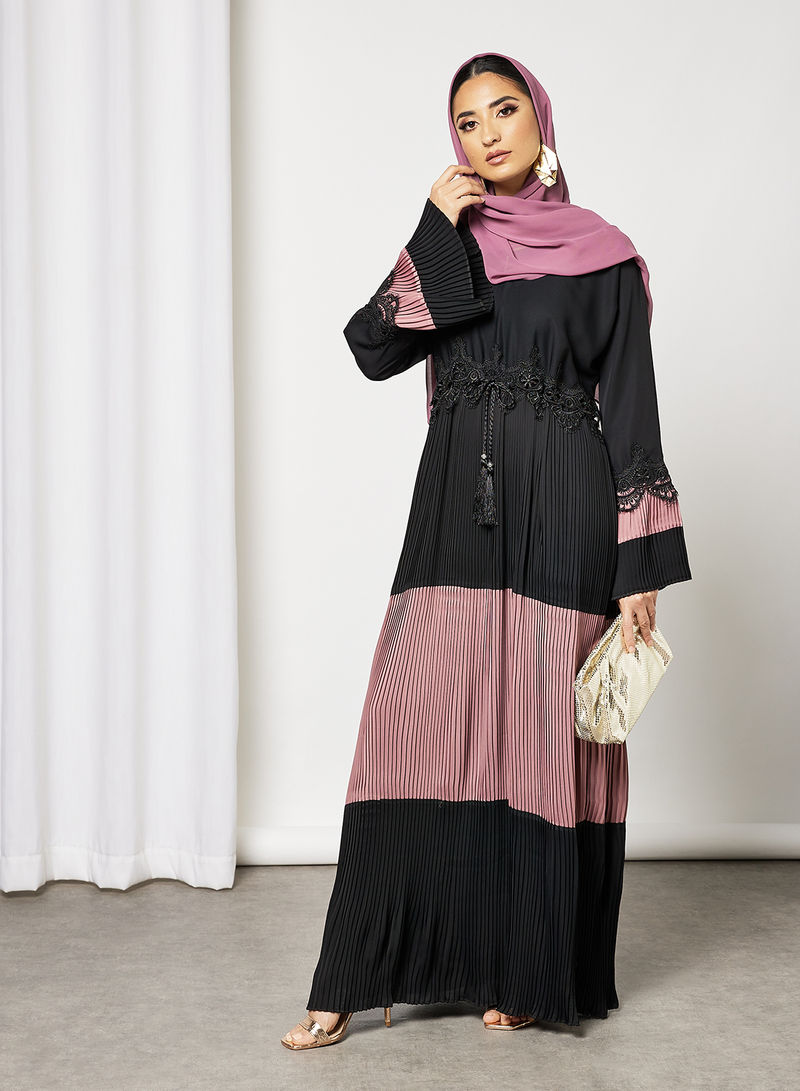 Bsi3611-Dual color lace embellished pleated abaya with drawstring