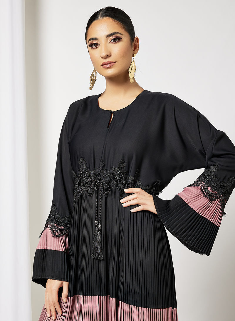 Bsi3611-Dual color lace embellished pleated abaya with drawstring