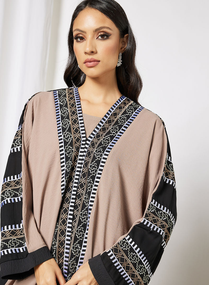 Bsi3665-Bahraini Style Embroidered Abaya with Inner